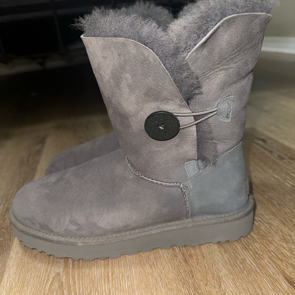 Ugg Bailey Button - image 2